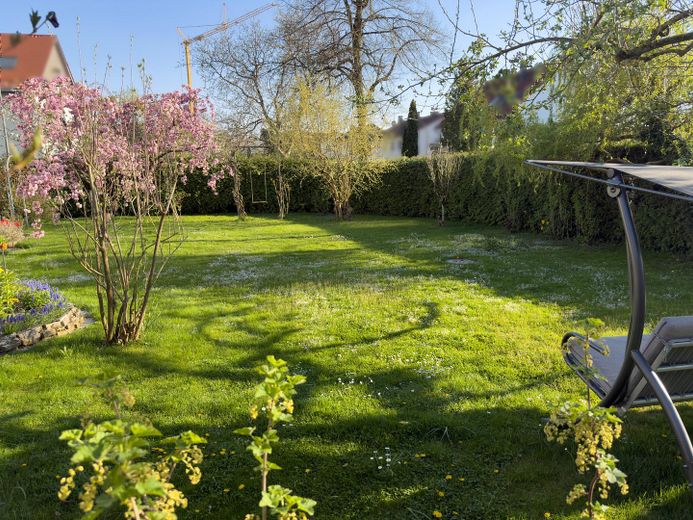 Provisionsfrei: 4-Zimmer-EG-Wohnung mit 300 m² Privatgarten, Süd-West-Terrasse, nur 2 Parteien – Garten