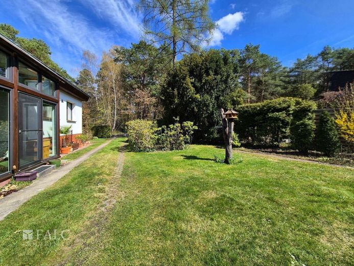 **Charmantes Einfamilienhaus in Seenähe**- FALC IMMOBILIEN – Garten