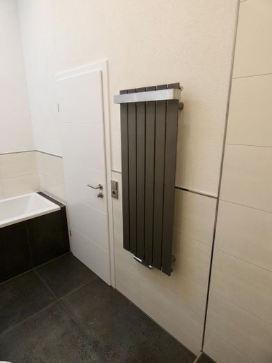 Hochwertige 3-Raum-Dachgeschosswohnung mit großer Dachterrasse in ruhiger Top-Lage – Badezimmer