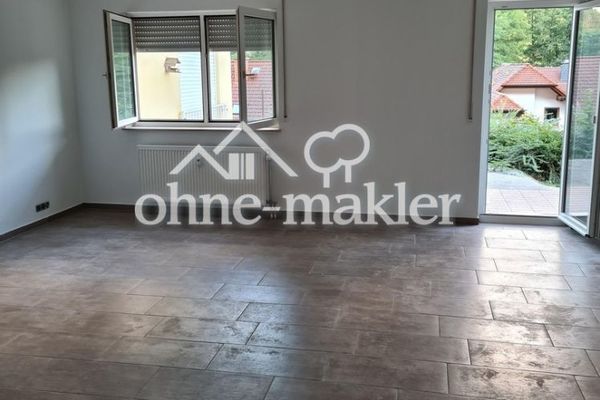 Großzügige 3-Zimmer-Terrassenwohnung in Hanglage mit Südterrasse und 2 Stellplätzen