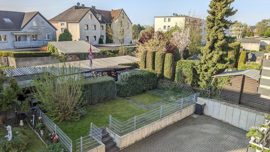 Provisionsfreie attraktive 3,5-Zimmer-Eigentumswohnung mit Garage in ruhiger Lage – Aussicht vom Balkon
