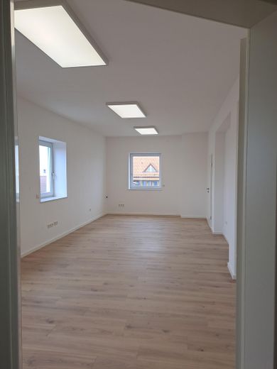 Ist Ihr Büro zu heiß?  Das 115m2 TRAUMBÜRO ist so gut isoliert, dass Sie keine Klima brauchen – sehr großes Büro LED-Beleucht