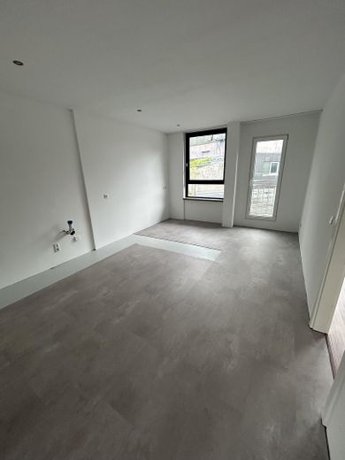 118 m² a 1.003 € di canone netto – solo 16–18 min da Düsseldorf – 4° piano senza ascensore – Küche 