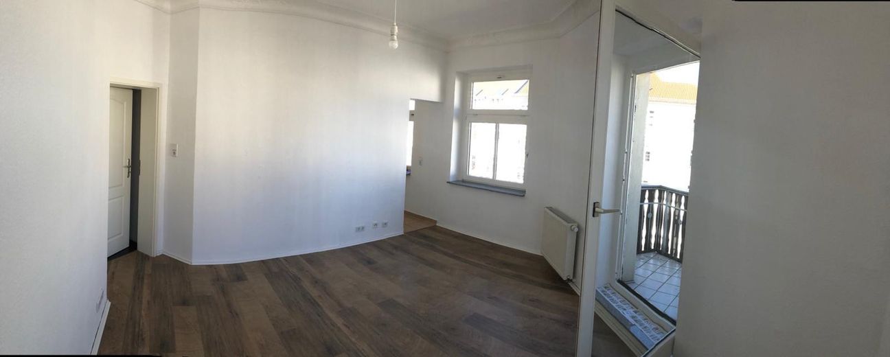Old-Building Dream in Leipzig-Gohlis Mitte: Spacious 3-room apartment (88 m²) with stylish character – Wohnzimmer