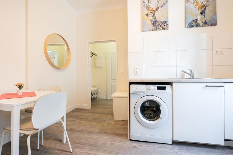 Мебльована 1-кімнатна квартира Aachen-Burtscheid, відремонтована | Furnished Apartment – Küche / Waschmaschine