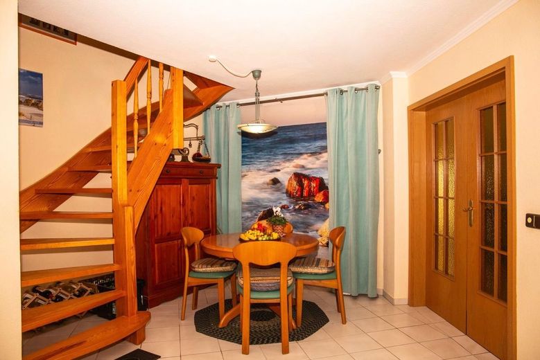 Flur mit Treppenaufgang