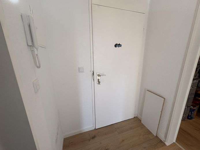 Deuxième occupation après rénovation / appartement de 2 pièces avec cuisine équipée dans un emplacement central à Fürth – Flur 