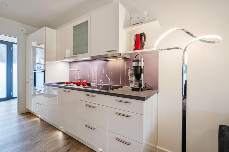 Modernisierte Ferienwohnung in Prora, 100 m zur Ostsee, zwei Terrassen -provisionsfrei- – Küche