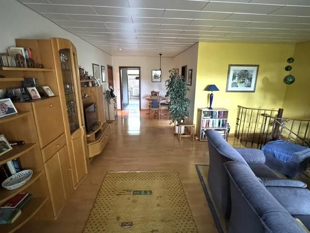 Przestronne mieszkanie z dużą loggią XL i sutereną w Garbsen – Wohnzimmer