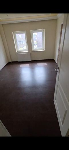 Schöne helle 2 Zimmerwohnung mit Stuckdecken – Zimmer I 