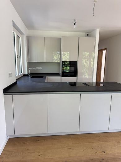 Am Grüngürtel von Frankfurt - 3 Zimmerwohnung - direkt am Wald - Dreieich Buchschlag – SieMatic Einbauküche
