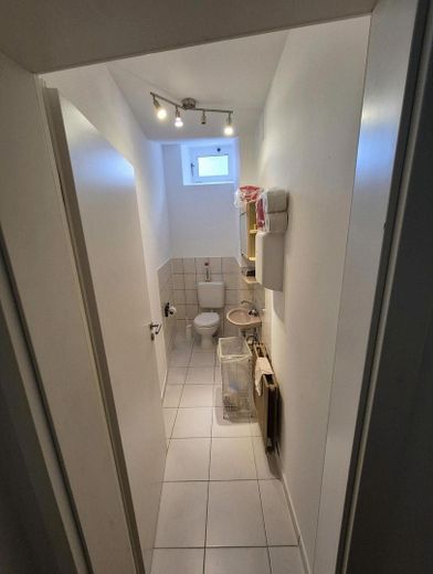 Gewerbefläche mit Fensterfront für Praxis, Atelier, Büro etc. – Foto 8