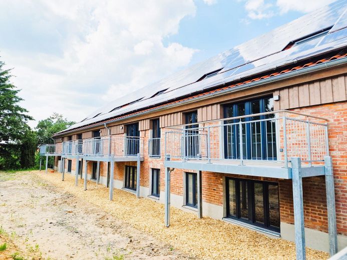 EG Wohnung mit Terrasse | NACHHALTIGSTE Immobilie Wolfsburgs, Lehmbau, PV - Autarkie, Appsteuerung – Südansicht