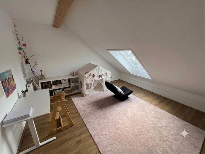 neuwertiges RMH in Schwaig mit Markenküche u. Garage – Kinderzimmer/Büro DG