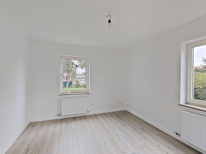 Helle 3-Zi.-Whg. mit Wannenbad in fußläufiger Nähe zum Stadtzentrum – Ansicht I: Wohn- und Esszimmer