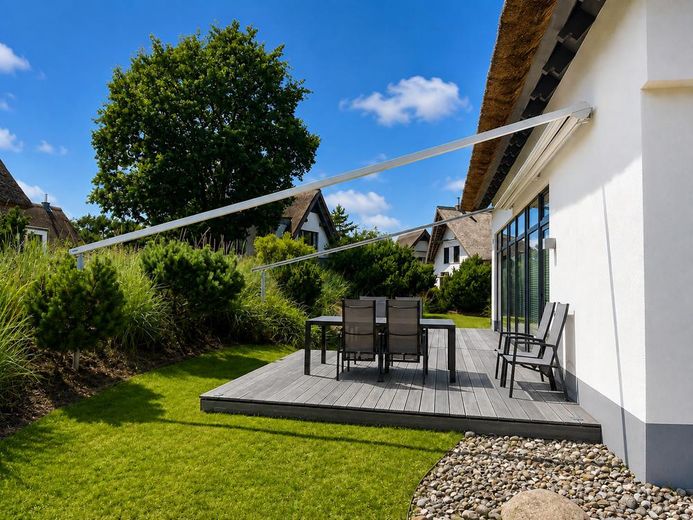 Ihr Rückzugsort an der Ostsee Reetdachhaus mit Sauna, Kamin und Westterrasse in Karlshagen – Großzügige Südterrasse