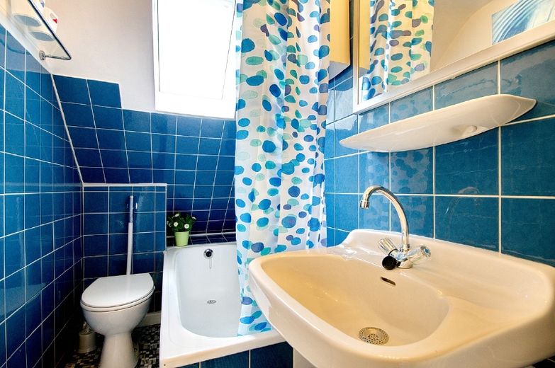 Nette Dachgeschosswohnung mit Internetzugang im südlichen Zentrum, Nähe HBF / Büroviertel und Aalto-Theater und Philharmonie – a5b2ed535b2183830a77178f0e1b54d181a25fb6.jpg