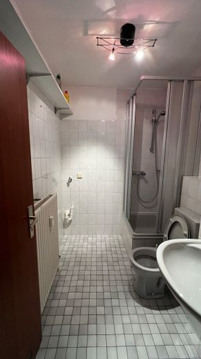 Karlsruhe-Waldstadt - mooi, licht 2,5-kamerappartement, zeer goede en centrale ligging – Bad