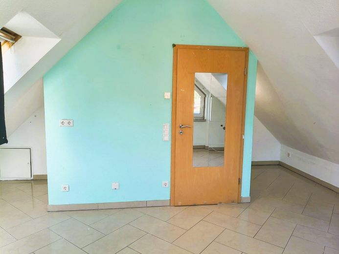Familienfreundliche und gehobene Doppelhaushälfte mit Erdwärme und ohne Provision – Dachgeschoss 2