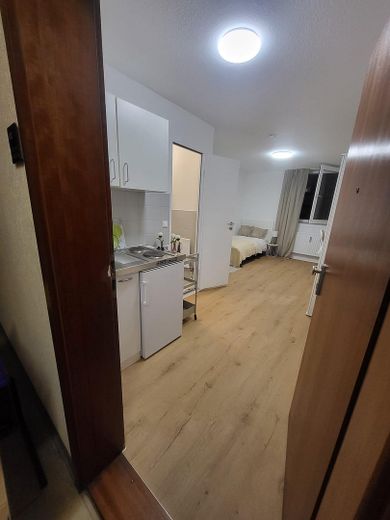 Renoviertes und möbliertes Studentenapartment im Zentrum von Erlangen, provisionsfrei, bezugsfertig – Blick vom Eingang