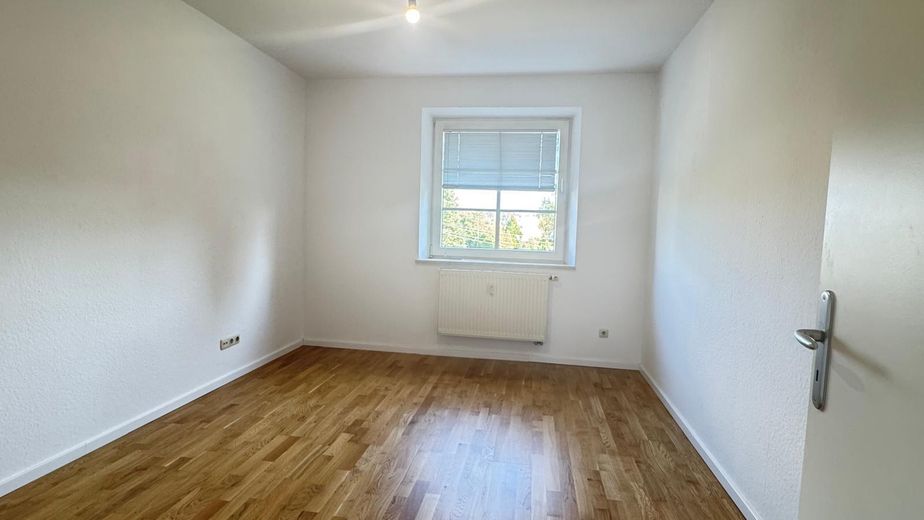 2-Zimmer-Wohnung mit Balkon am Mangfallplatz – Schlafzimmer