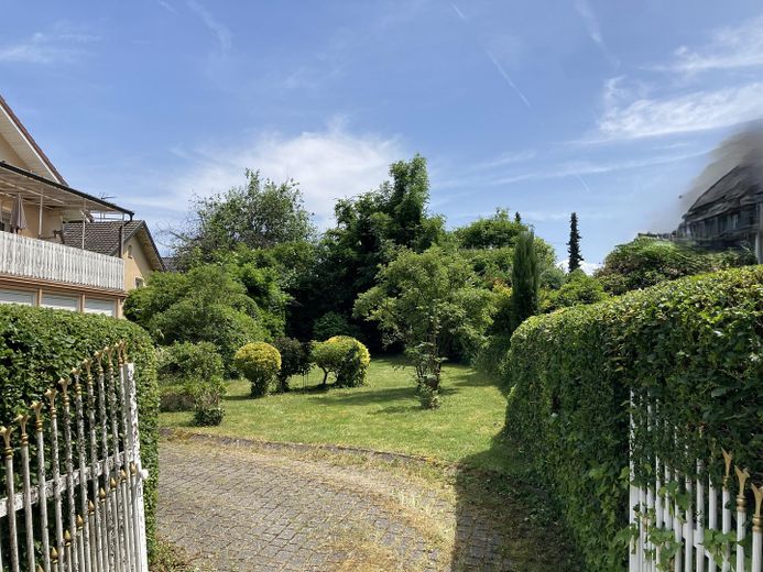 Detached two-family house in an absolutely prime location on the edge of the forest – Garten