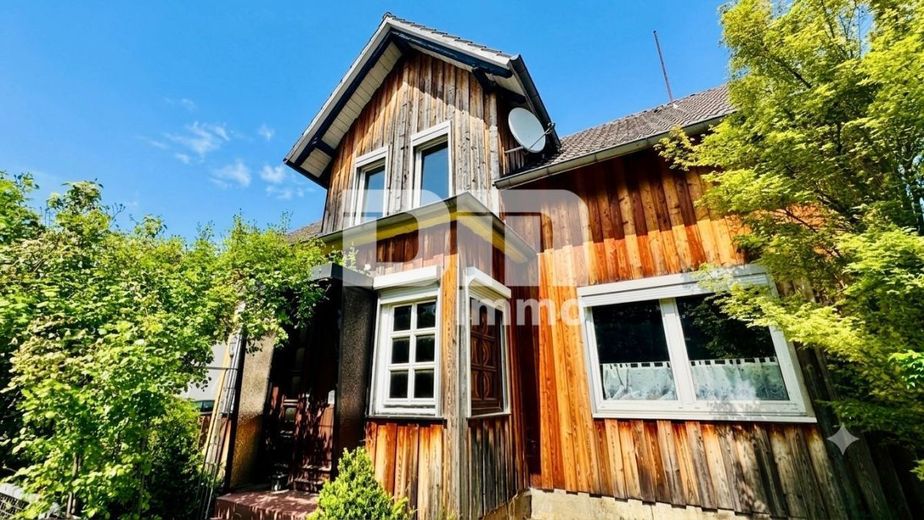 Charmantes Einfamilienhaus/Resthof mit viel Platz, modernisierter Technik und idyllischem Garten – Frontansicht Wohnhaus