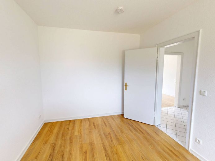 Helle 2-Zimmer-Wohnung mit EBK in ruhiger Wohnlage – Ansicht II: Schlafzimmer I