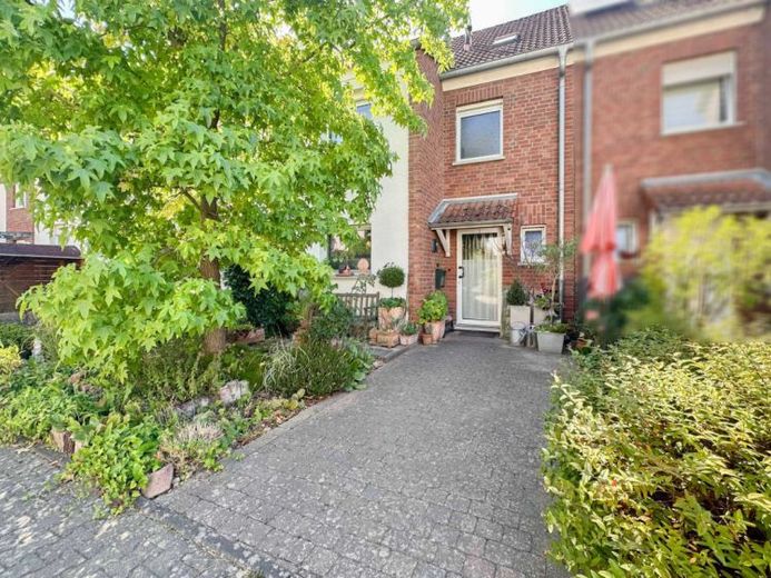 Gepflegtes Reihenmittelhaus mit Garten und Garage in Sackgassenlage von Erftstadt-Liblar – Foto 1