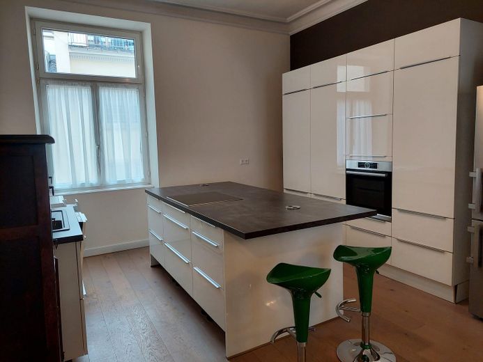 Zentral gelegene 4-Zimmer Wohnung mit Balkon und Fahrstuhl – Küche1
