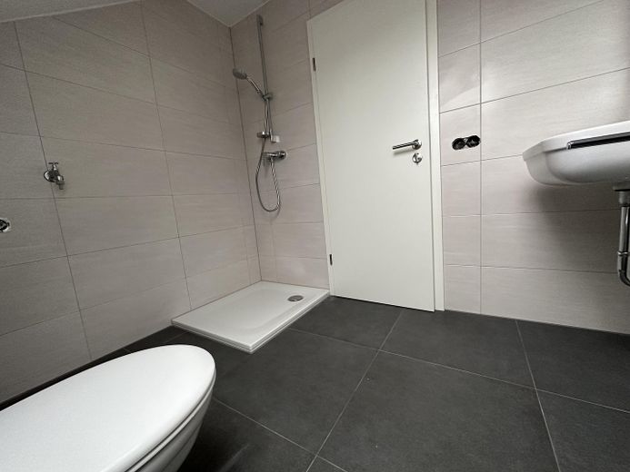 Geschmackvolle 3-Raum-Wohnung mit großem Balkon – Bad