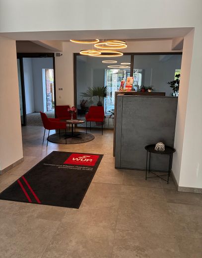 Przystosowane do potrzeb osób starszych 4-pokojowe mieszkanie na parterze 93,2m² w Buckau – pierwszorzędnie wyposażone – Eingang Empfang