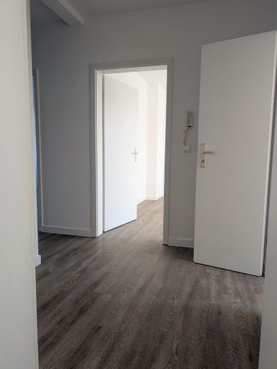 شقة جذابة من غرفتين بتقسيم مثالي – جاهزة للسكن للبيع – Eingangsbereich