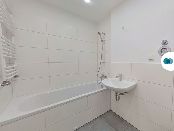 Cómodo piso de 3 habitaciones con balcón – Badezimmer
