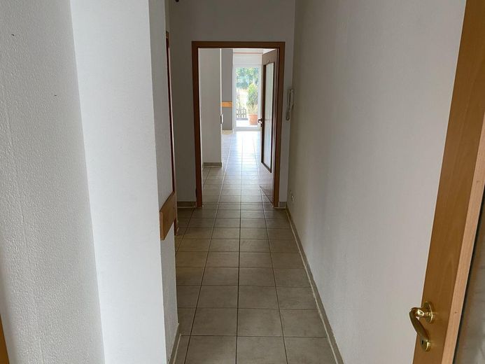 Großzügige, gepflegte 2 -Zimmer Wohnung mit großer Terrasse in Hofheim OT Wildsachsen – Flur