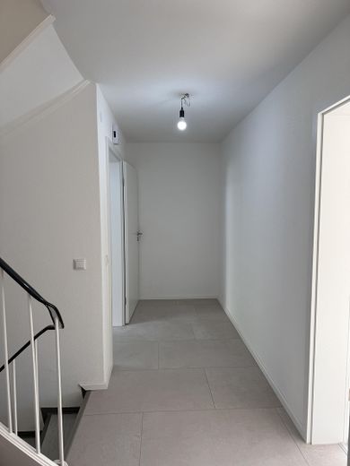 Casa a schiera ristrutturata con finiture di pregio in affitto a Mindelheim – Flur EG