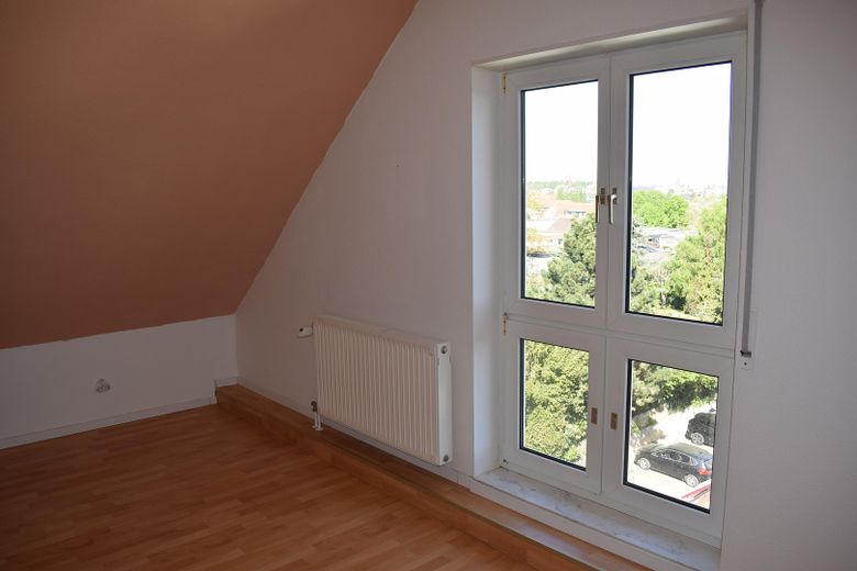Provisionsfrei! 3-Zimmer Maisonette im 3. OG – Dachstudio (II)