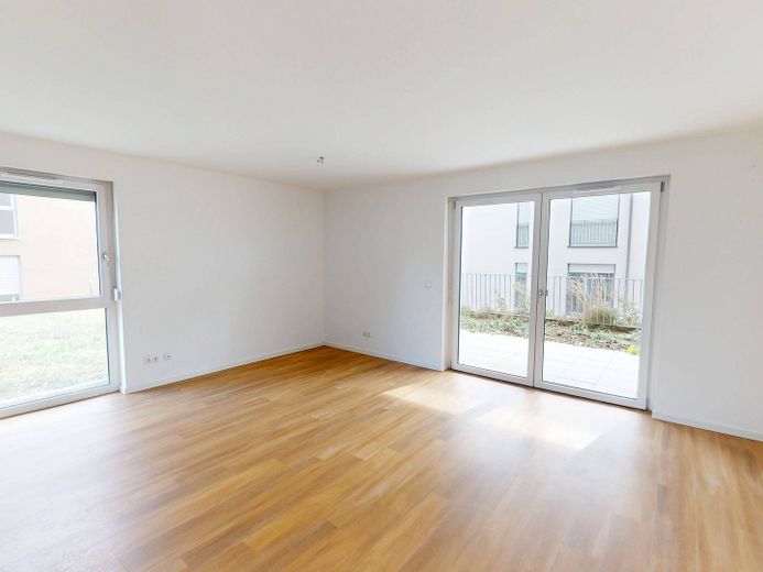 3-Zi.-Neubauwohnung mit EBK und sonniger TERRASSE – Ansicht II: Wohn- und Esszimm…