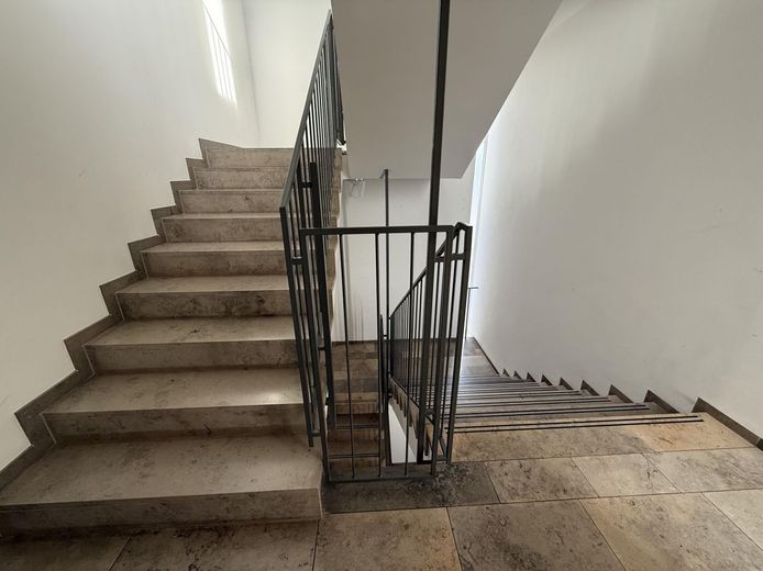 Im Alleinauftrag! Büro mit Terrasse vis a vis zum Gerling Quartier – Treppenhaus