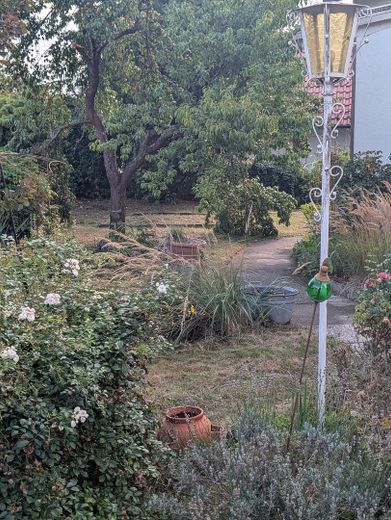 Casa idilliaca con 2 appartamenti completi, 2 bagni e 2 cucine su un terreno da sogno di 1.000 m² – Foto 4