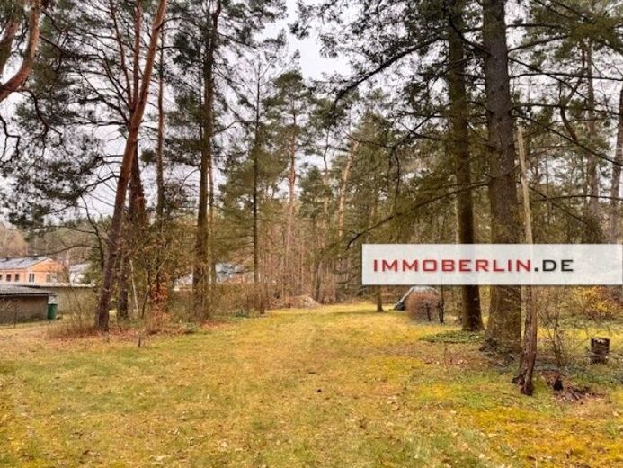 IMMOBERLIN.DE - Großzügiges Baugrundstück in idealer Südausrichtung – Foto 1