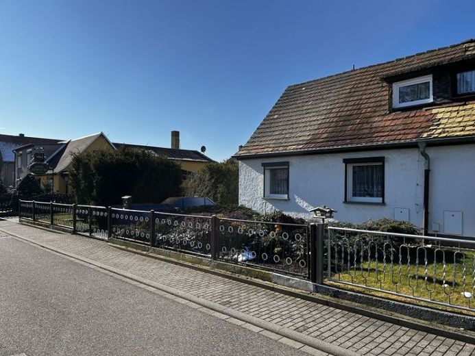 Achtung Schnäppchen: DHH in beliebter Siedlungslage mit 840 m² Grundstück – Foto 1