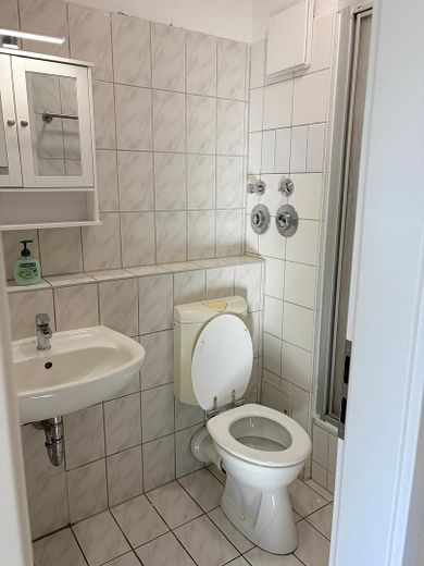 2 WG-ZIMMER in Nürnberg-Schweinau – ab sofort – Duschbad