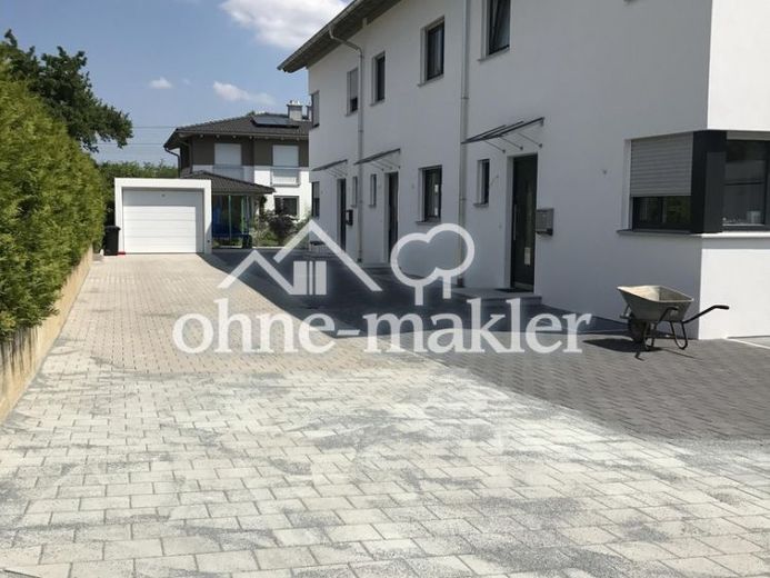 Modernes Reihenhaus mit Dachterrasse – Foto 1
