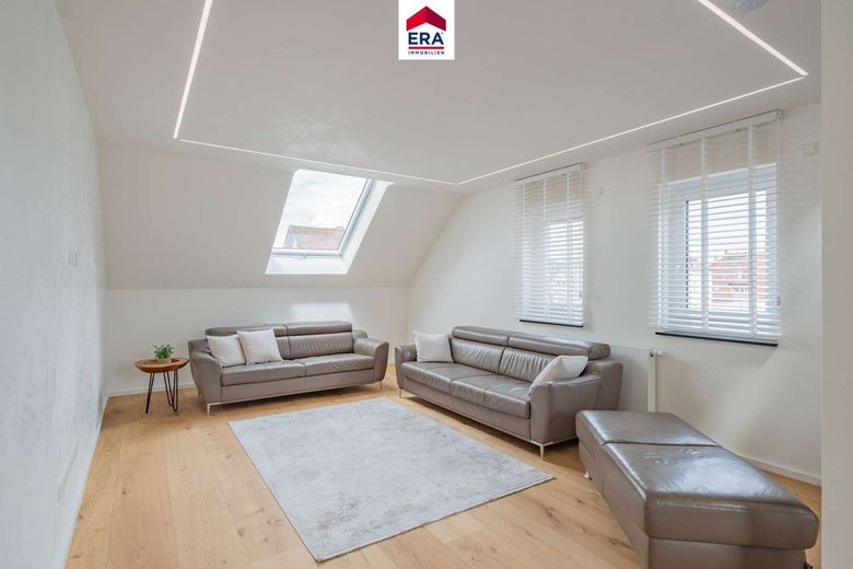 Modernisierte Maisonette-Wohnung im Herzen von Ludwigsburg – Wohnzimmer