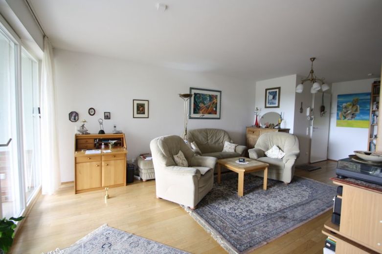 Blick vom Essbereich Richtung Wohnzimmer