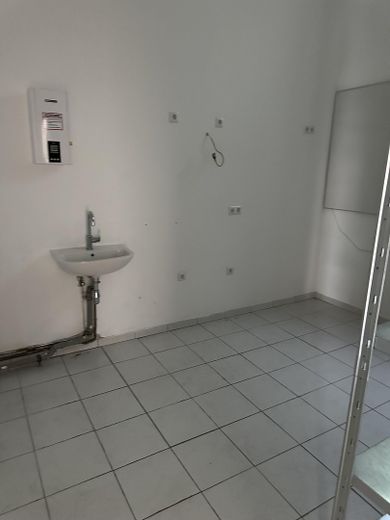 « Urban-Hub » - Local commercial en emplacement central – Photo 11