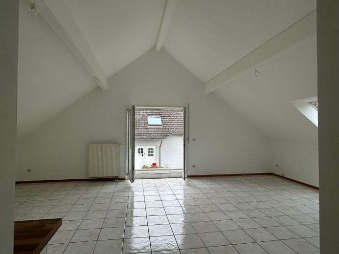 Schöne 2-Zi-Wohnung m.Balkon,Grün-& Blicklage,Kfz-Stellplatz,Keller.Am Schäfersberg-Niedernhausen – Wohnzimmerblick vom Flur aus