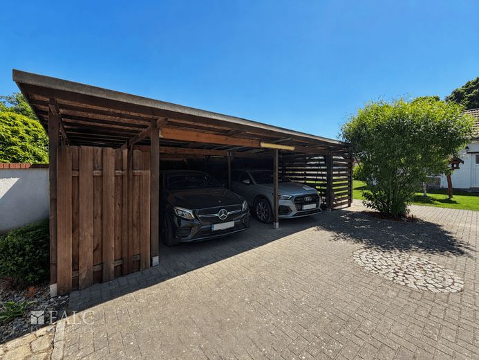 *Riserv.* Casa unifamiliare modernizzata con piscina e dotazioni di alta qualità. – Doppelcarport