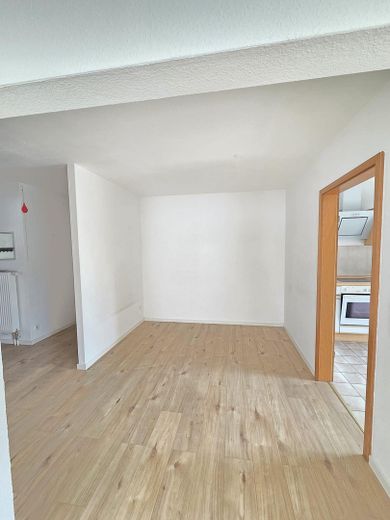 Helle und gepflegte 3-Zimmer-Wohnung mit Balkon in Neuenburg – Ess/Arbeitsecke
